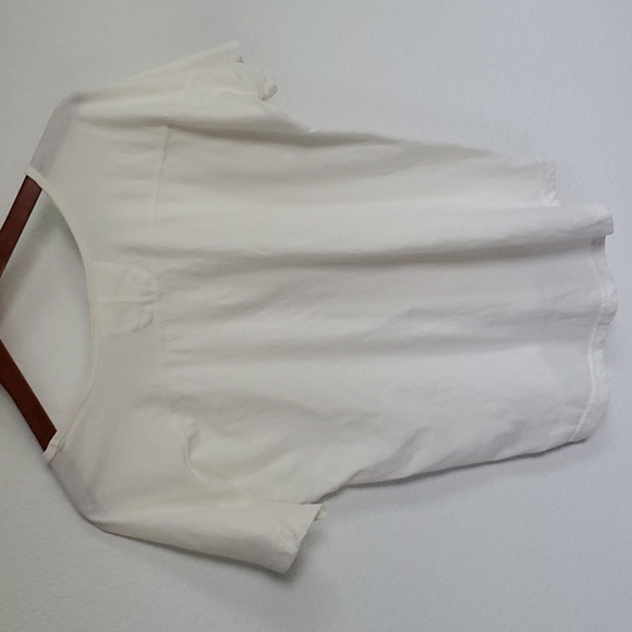 Woman's Withe top .. - Picture 7 of 7